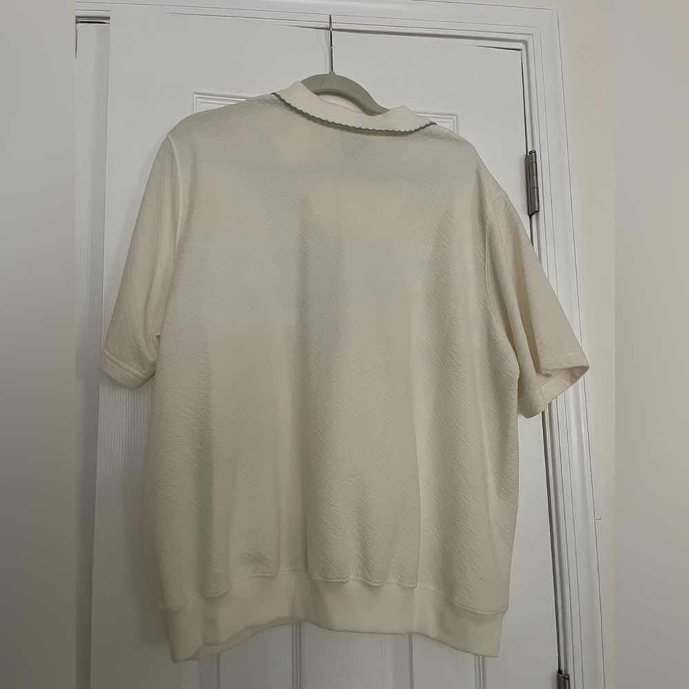 Collared shirt. - Picture 2 of 3